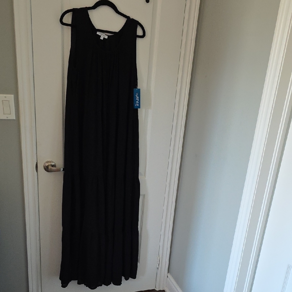 Chic Black Maxi Dress by [Brand]